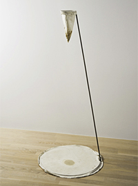 Lavendellampe, ein Werk Joseph Beuys aus Draht und Papier