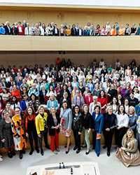 Blick in den Plenarsaal voller Frauen
