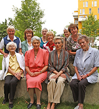 Foto der Wohnfrauen vor Mietshaus