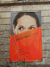 Blick auf ausgestellte Bücher