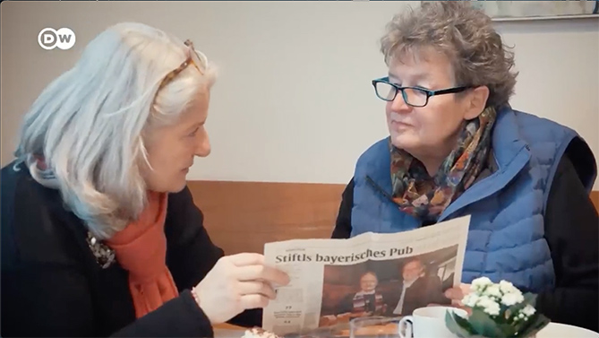 die Wohnfrauen Susanne und Cäcilie im Gespräch