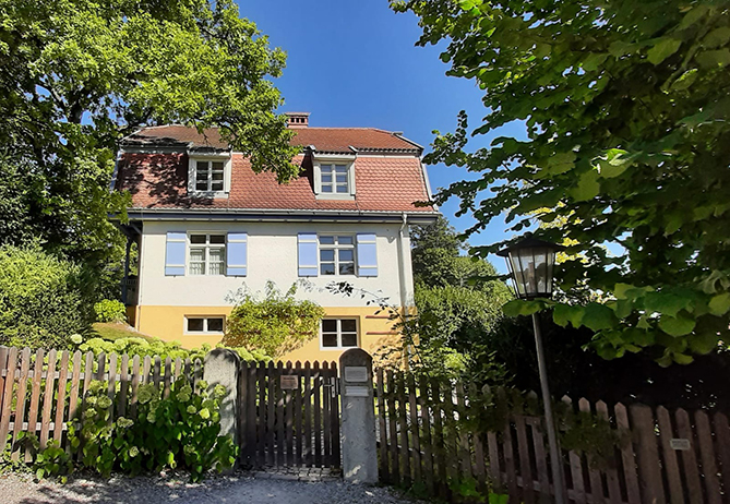 Blick auf das Münterhaus von der Strasse