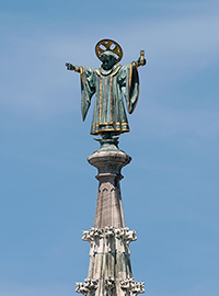 Das Münchner Kindl auf der Spitze des Rathauses