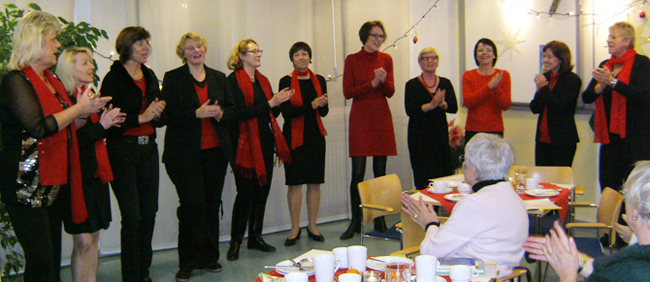 Weihnachtsfeier 2012 im Förderverein "Nachbarschaftlich leben für Frauen im Alter", zu Gast der Chor: Gospel al dente