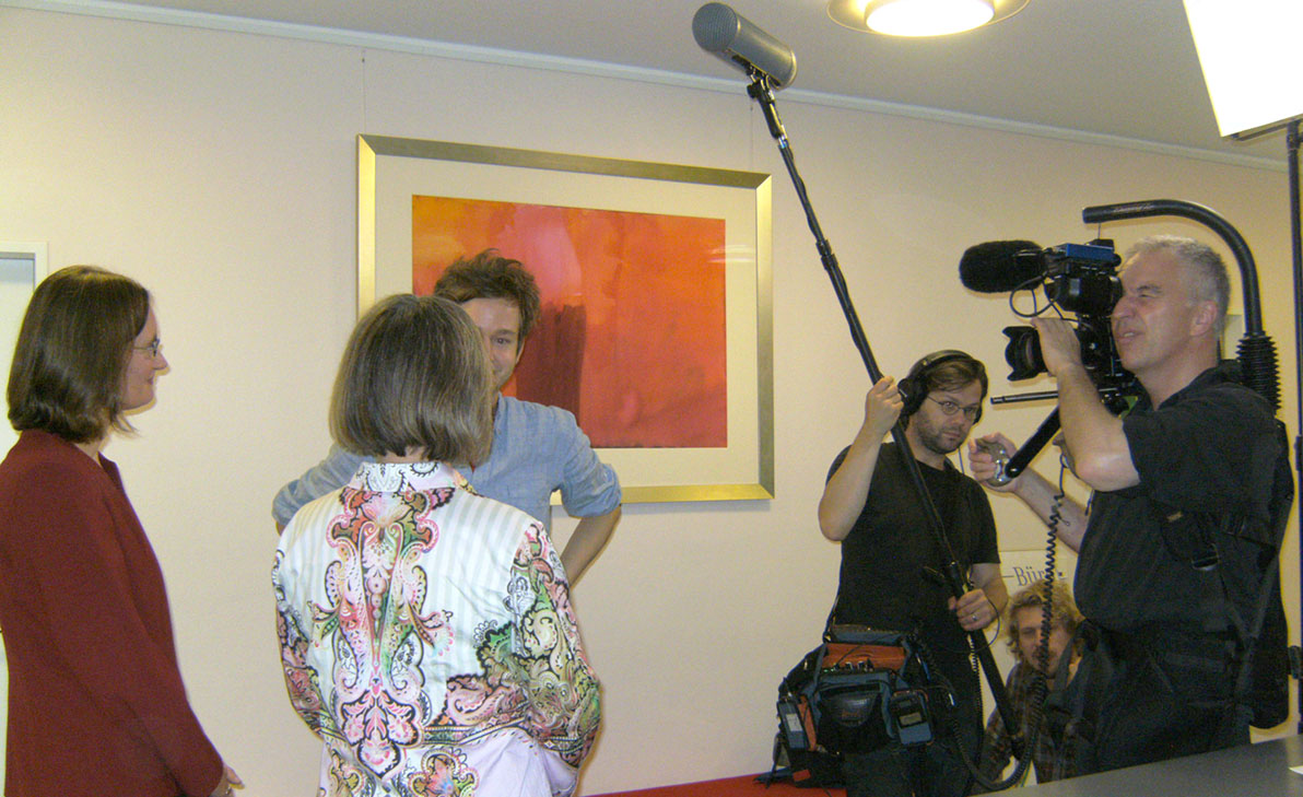 Die Filmcrew interviewt Dr. Christa Lippmann