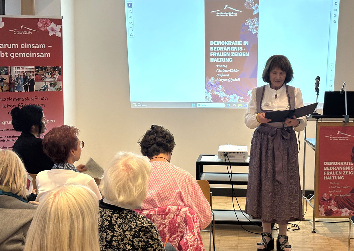 Dr. Christa Lippmann eröffnet die Veranstaltung