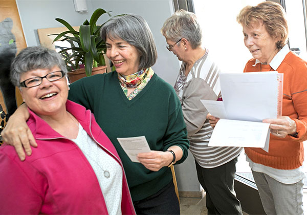 4 fröhliche Wohnfrauen von WG 3