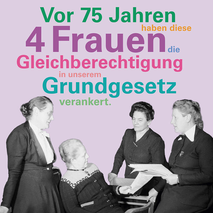 Poster mit einer sw Abbildung der 4 Frauen die beim Grundgesetz maßgeblich mitgewirkt haben