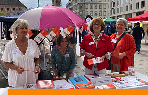 4 Frauen an unserem Infostand auf dem Marienplatz