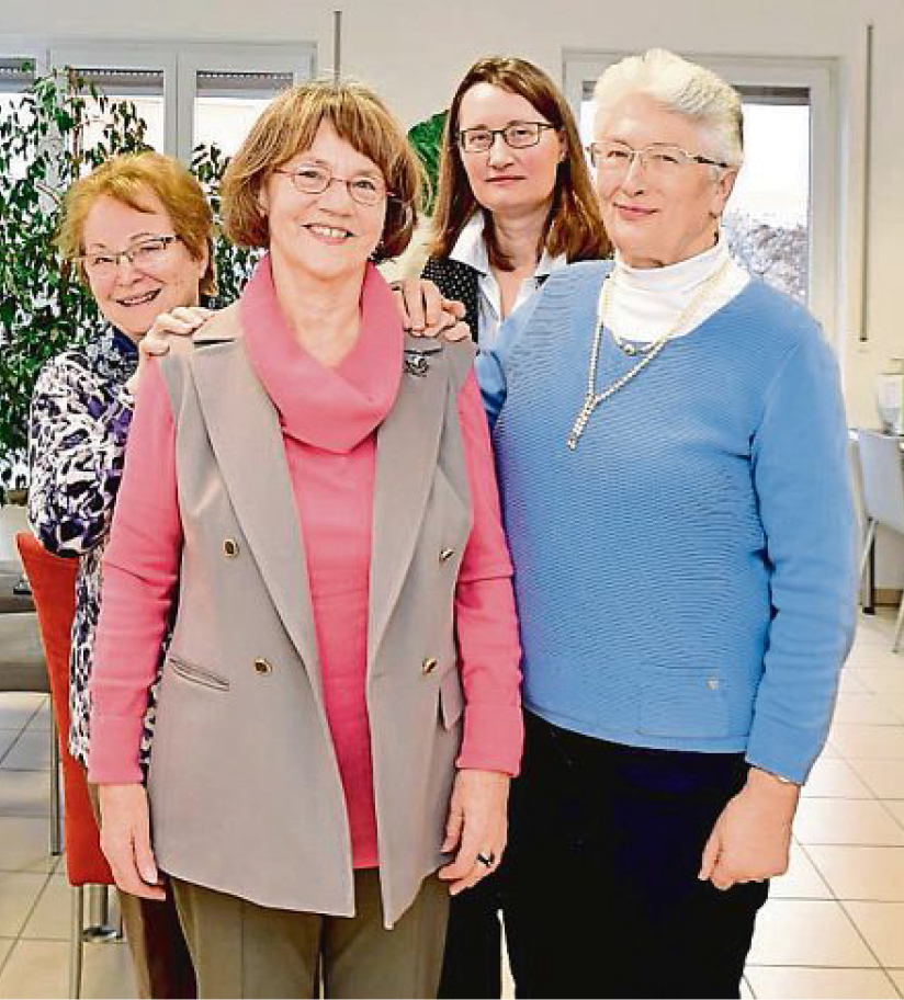 Frau Dr. Lippmann mit 3 Wohnfrauen