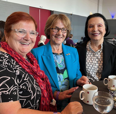 Christa Lippmann mit Christine Hohmann-Dennhardt