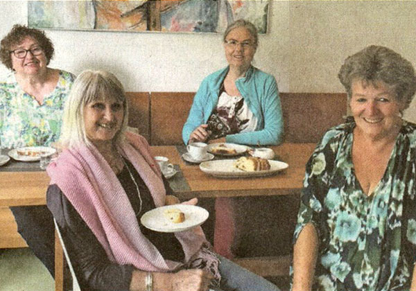 gemeinsames Kaffeetrinken im Gemeinschaftsraum WG 5