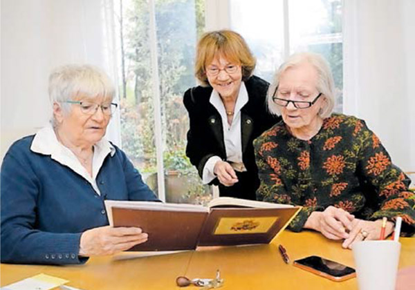 3 Frauen der Wohngruppe Pasing im Gespräch