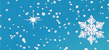 gezeichnet Schneeflocken und Schneekristalle vor blauem Hintergrund