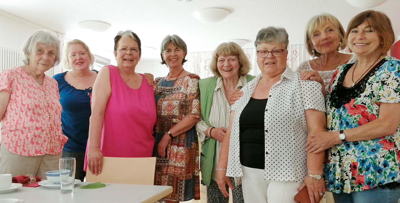 wg3: 8 muntere Wohnfrauen im Jahr 2025 zu Ihrer 10 Jahres Feier 